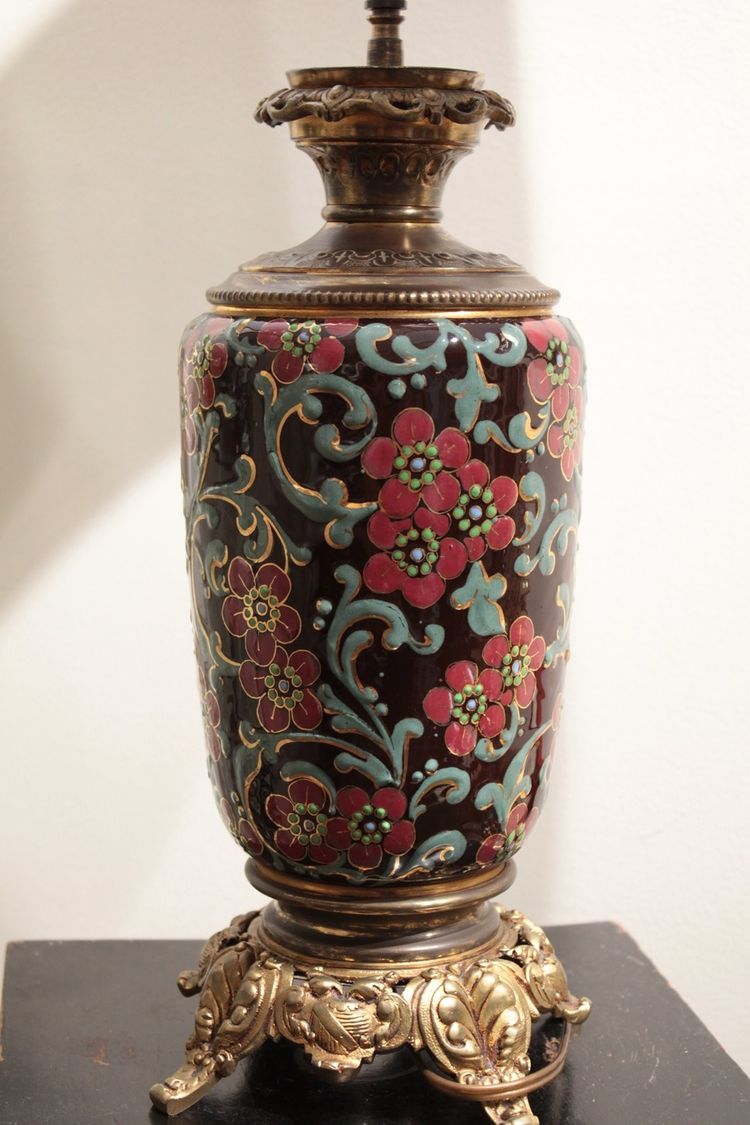 Earthenware lamp with flower motifs, bronze and brass frame, early 20th century