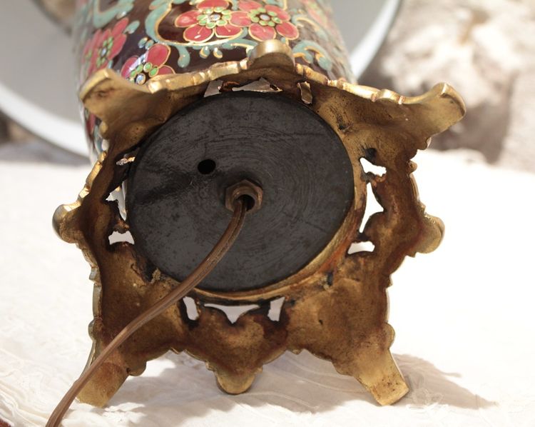 Earthenware lamp with flower motifs, bronze and brass frame, early 20th century