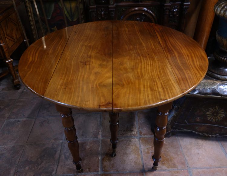 Louis-Philippe table in blond mahogany, 210 cm