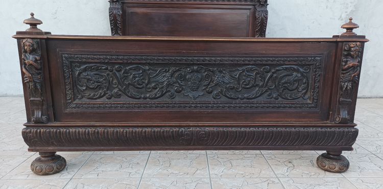 19th century Renaissance walnut bed