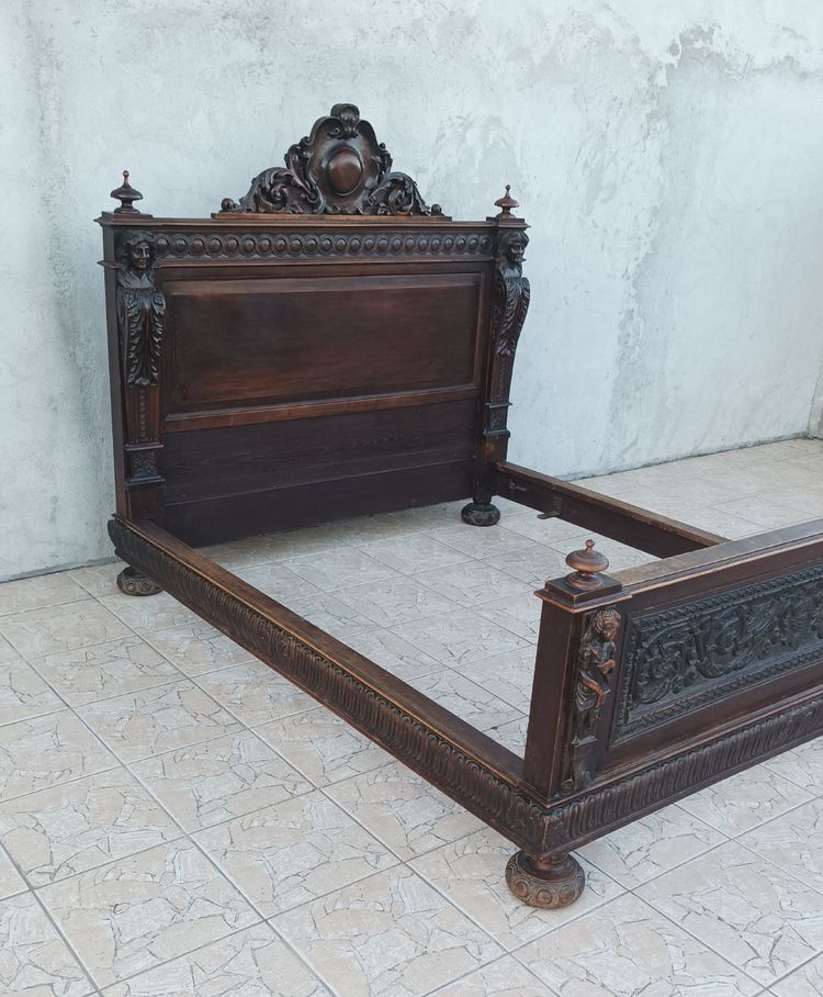 19th century Renaissance walnut bed