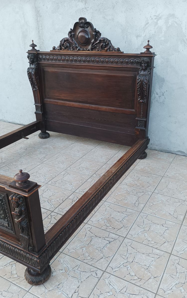 19th century Renaissance walnut bed