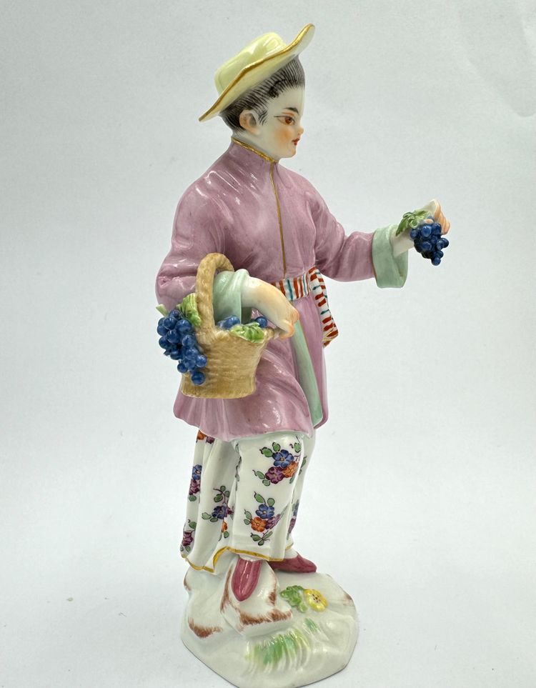 Meissen -  Femme Japonaise Avec Panier à Raisins