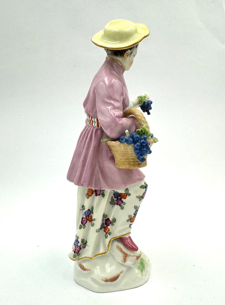 Meissen -  Femme Japonaise Avec Panier à Raisins