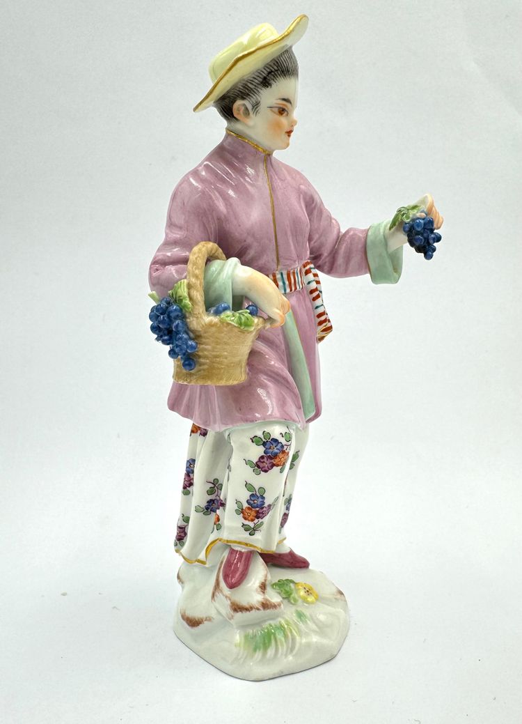 Meissen -  Femme Japonaise Avec Panier à Raisins