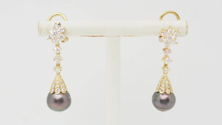 Yellow gold earrings, diamonds and Tahitian pearls