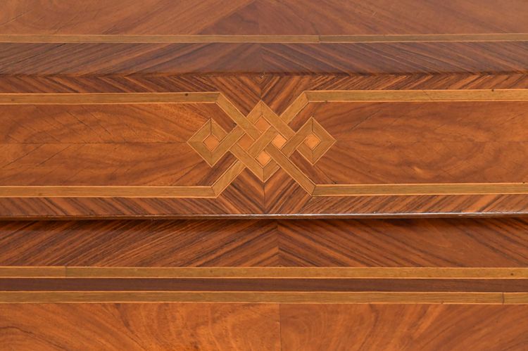 18th century cylinder desk in veneer and marquetry