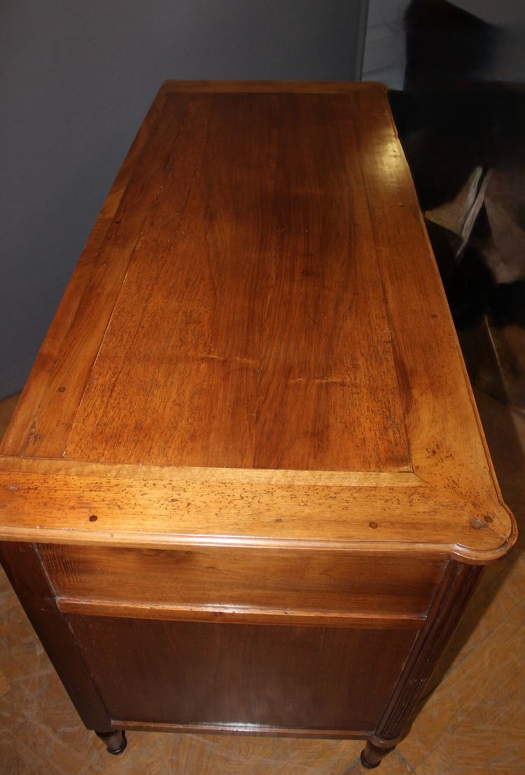 Louis XVI chest of drawers in walnut from the late 18th century