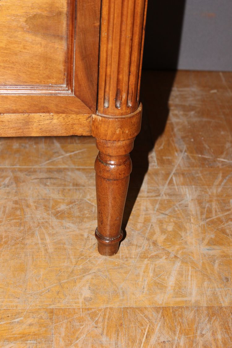 Louis XVI chest of drawers in walnut from the late 18th century