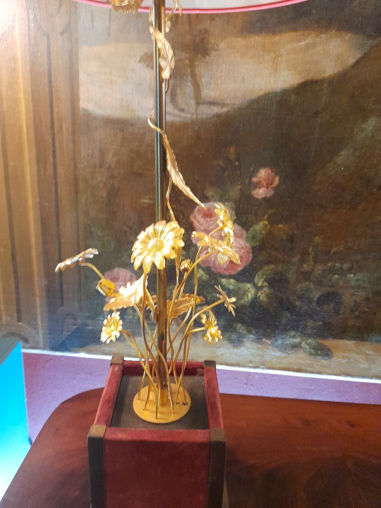 lamp decorated with gilded metal flower stems