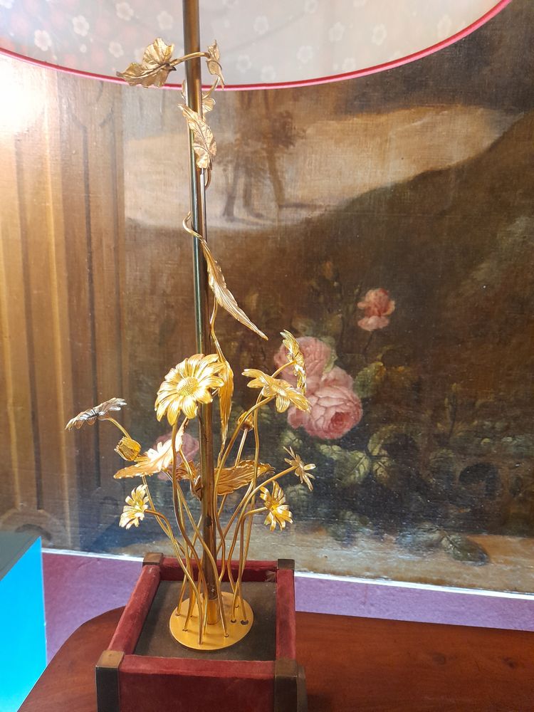 lamp decorated with gilded metal flower stems