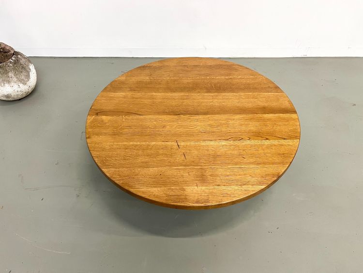 Circular coffee table in solid oak