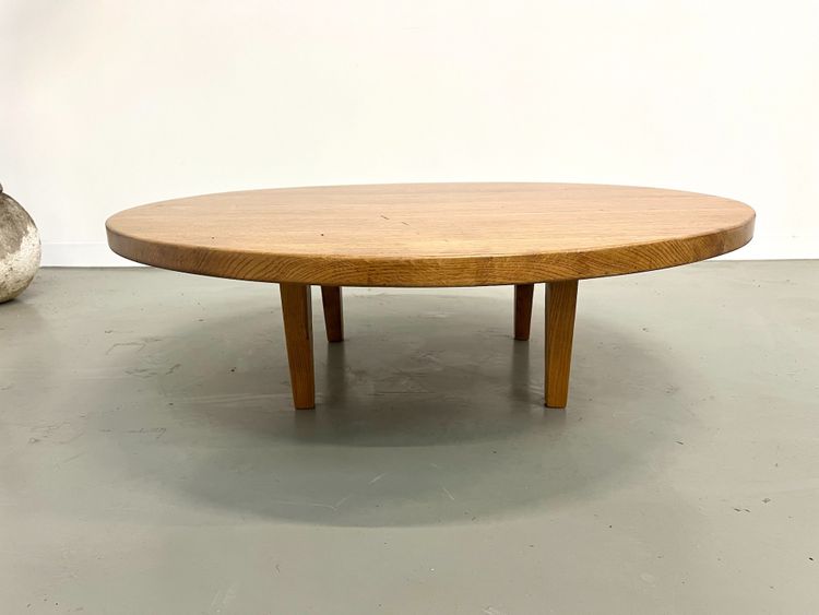 Circular coffee table in solid oak