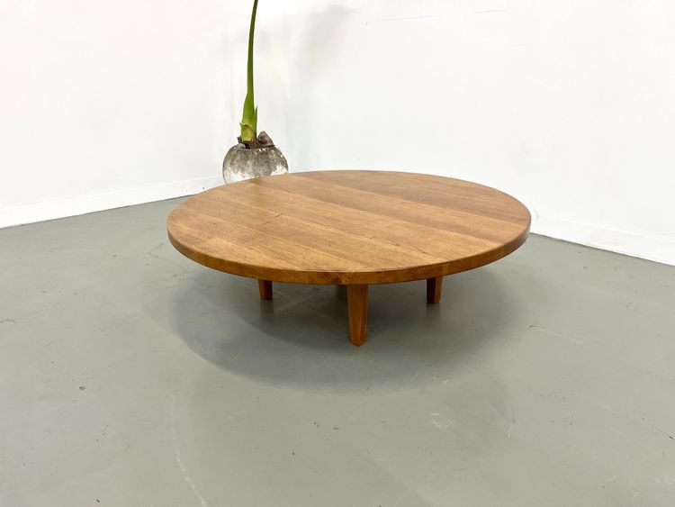 Circular coffee table in solid oak