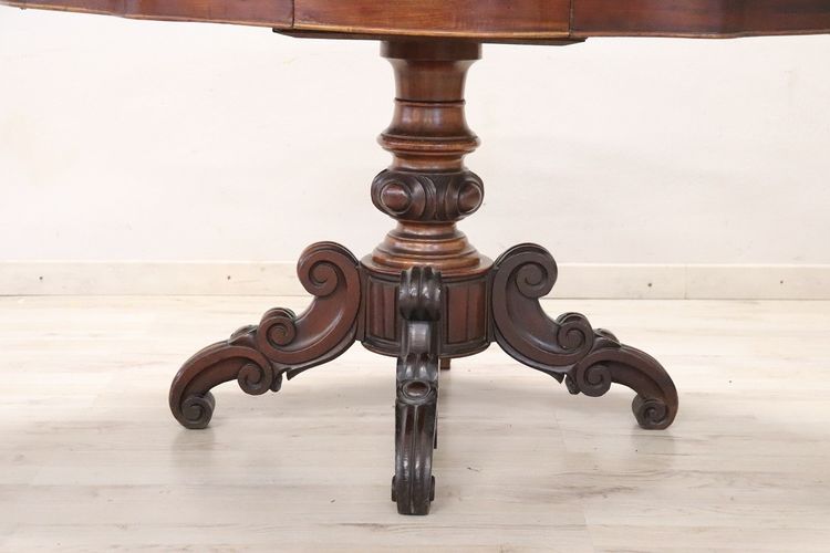 Mid-19th Century Pedestal Table in Walnut