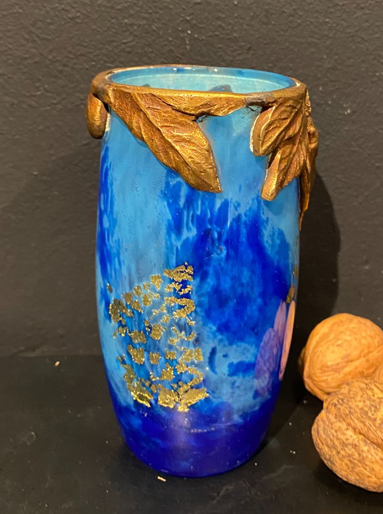 Daum vase with cicada motif and gold leaf inclusionCrystal vase with a blue nuanced backgroun