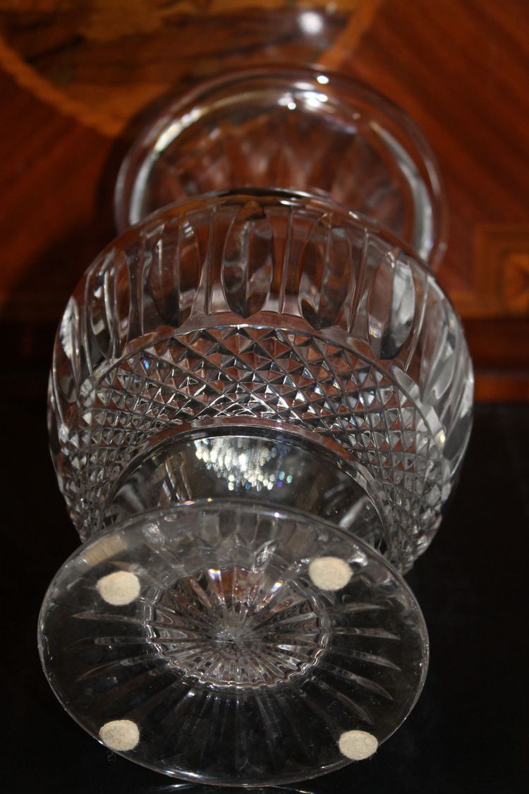 Cut crystal vase by Saint Louis Tommy model perfect condition