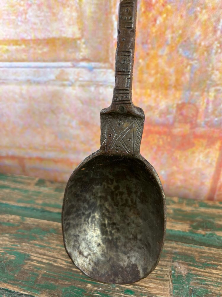 Large antique spoon in wrought iron - 41 cm - Engraved decoration