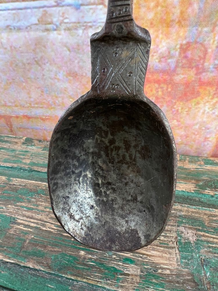 Large antique spoon in wrought iron - 41 cm - Engraved decoration