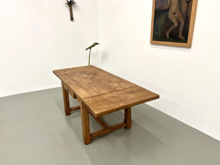 Small extendable farm table