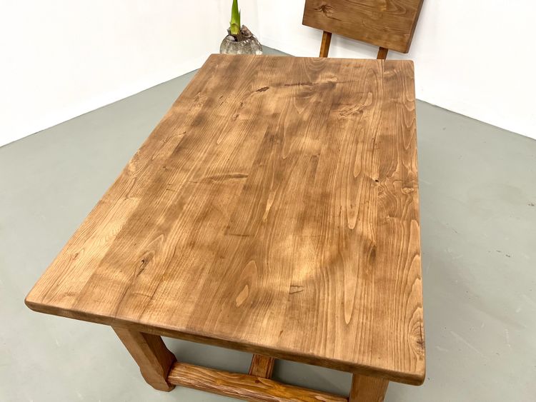 Small extendable farm table