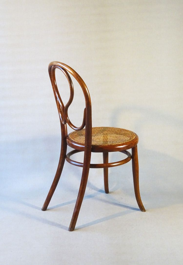 Thonet Bistrostuhl Nr. 20, OMEGA von 1875 , Farbton "cherry".