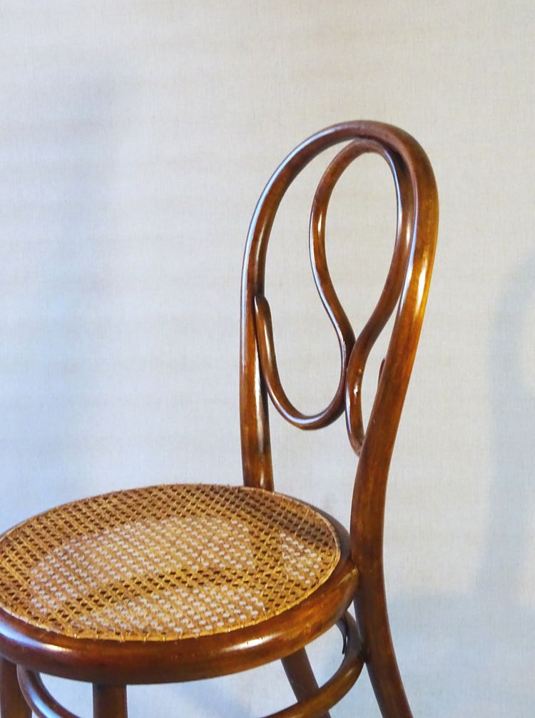 Thonet Bistrostuhl Nr. 20, OMEGA von 1875 , Farbton "cherry".