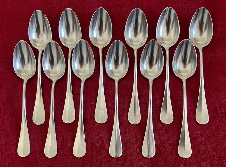 Set of 12 Napoleon III-period "Baguette-Médaillon" silver-plated teaspoons