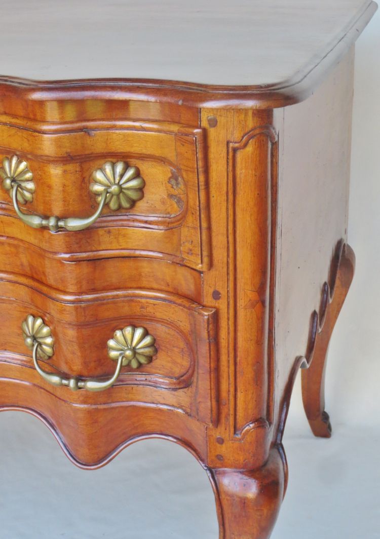 Sauteuse chest of drawers, 18th century Provence.  