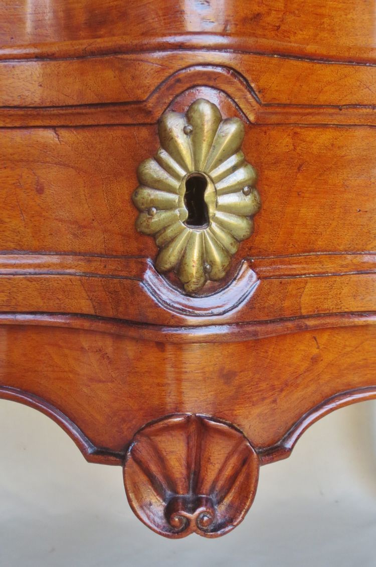 Sauteuse chest of drawers, 18th century Provence.  