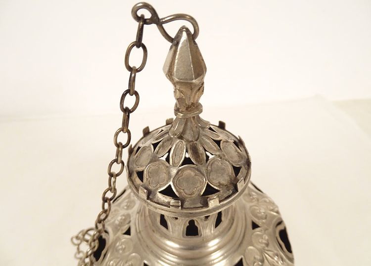 Neo-Gothic incense burner Solid silver Minerva Chains Metal church 19th century