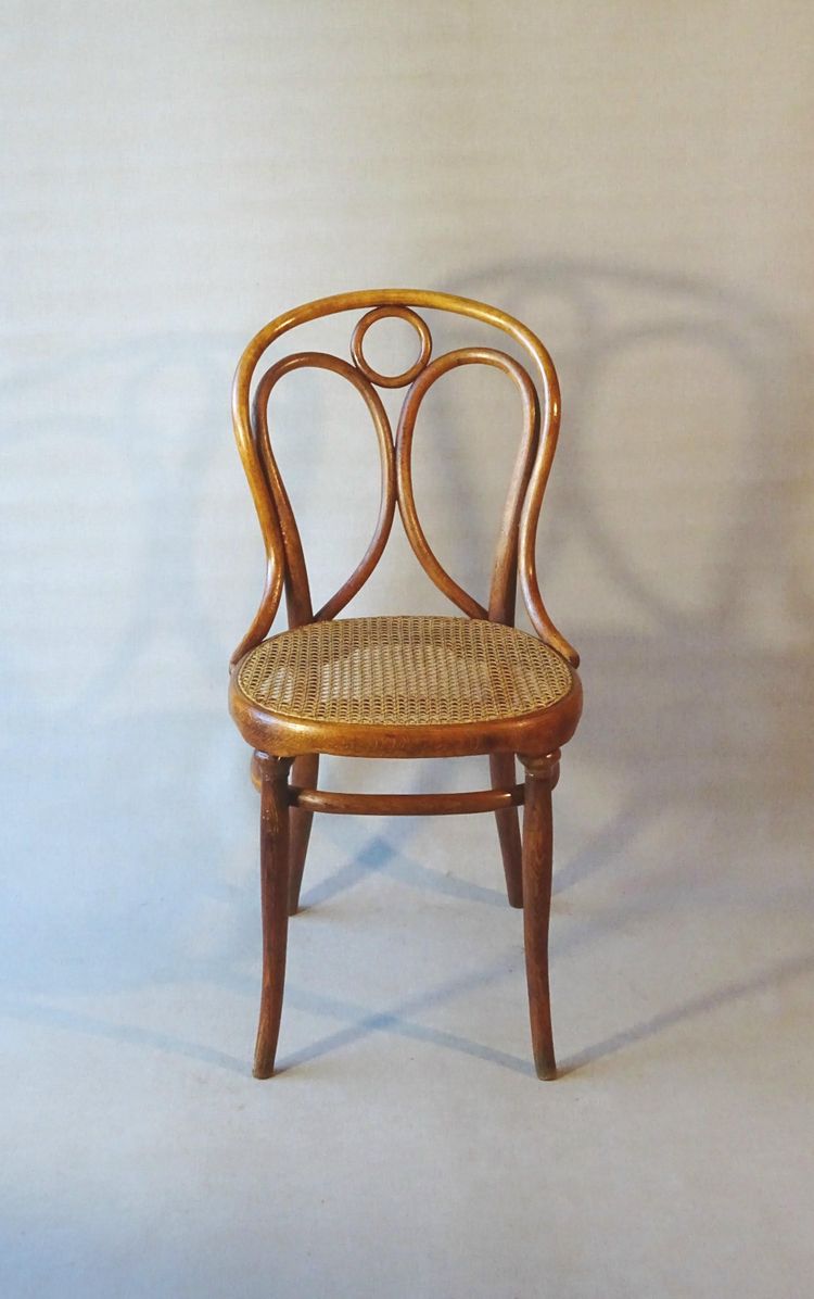 Chaise THONET N°19/1 assise trapeze cannée à neuf. Ca,1880