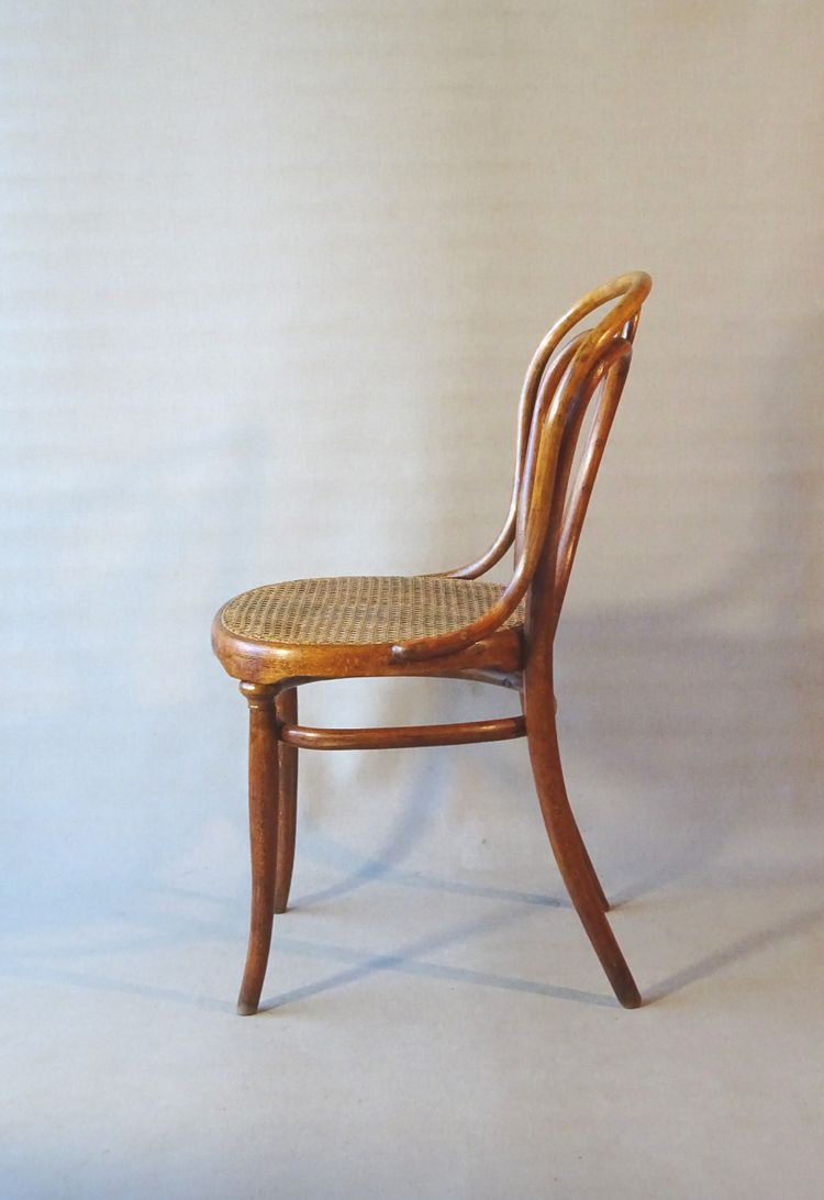 Chaise THONET N°19/1 assise trapeze cannée à neuf. Ca,1880