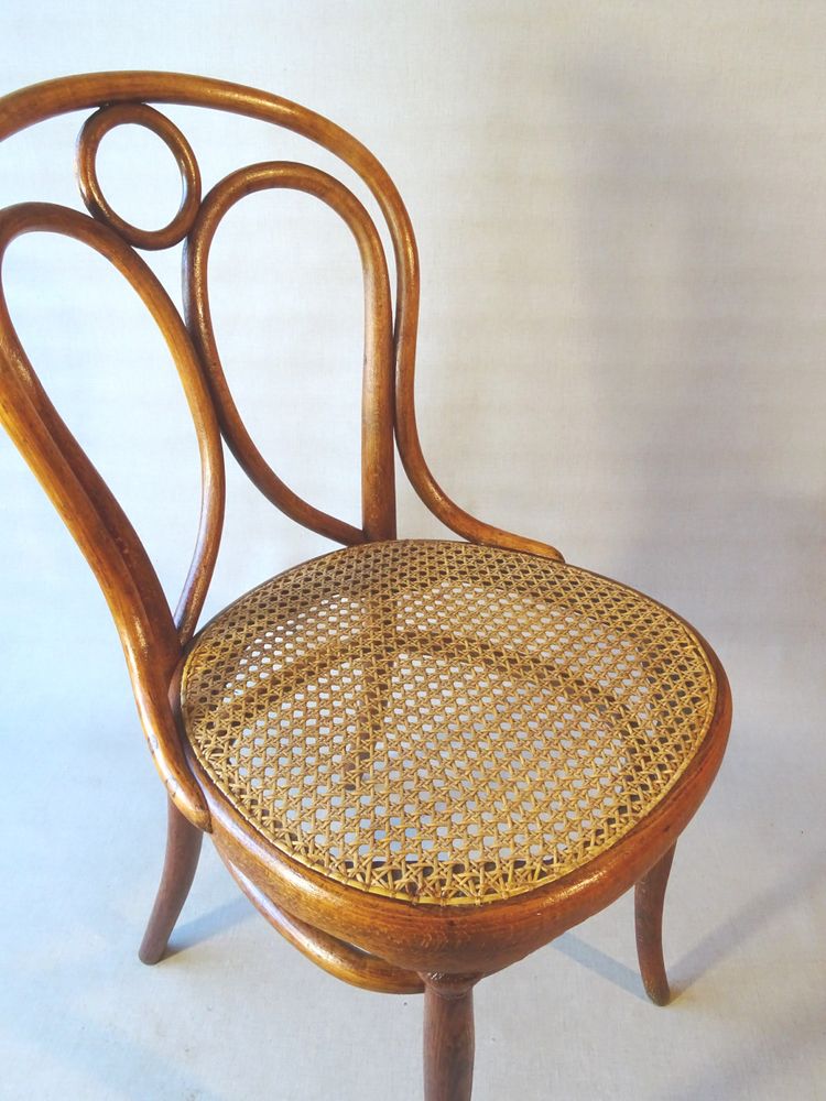 Chaise THONET N°19/1 assise trapeze cannée à neuf. Ca,1880