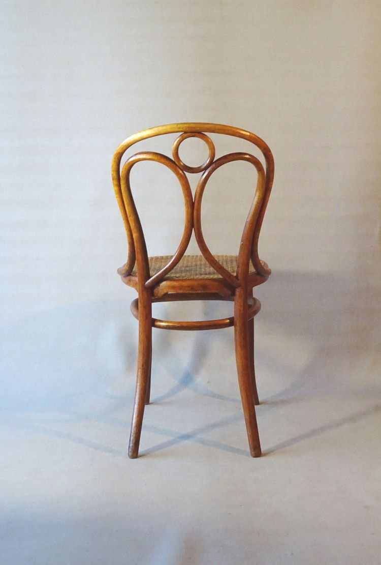 Chaise THONET N°19/1 assise trapeze cannée à neuf. Ca,1880