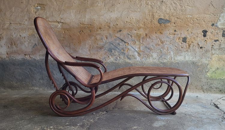 Rattan chaise longue by Michael Thonet 1900's