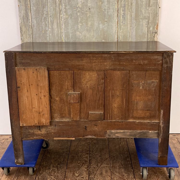 Walnut crossbow chest of drawers 18th century