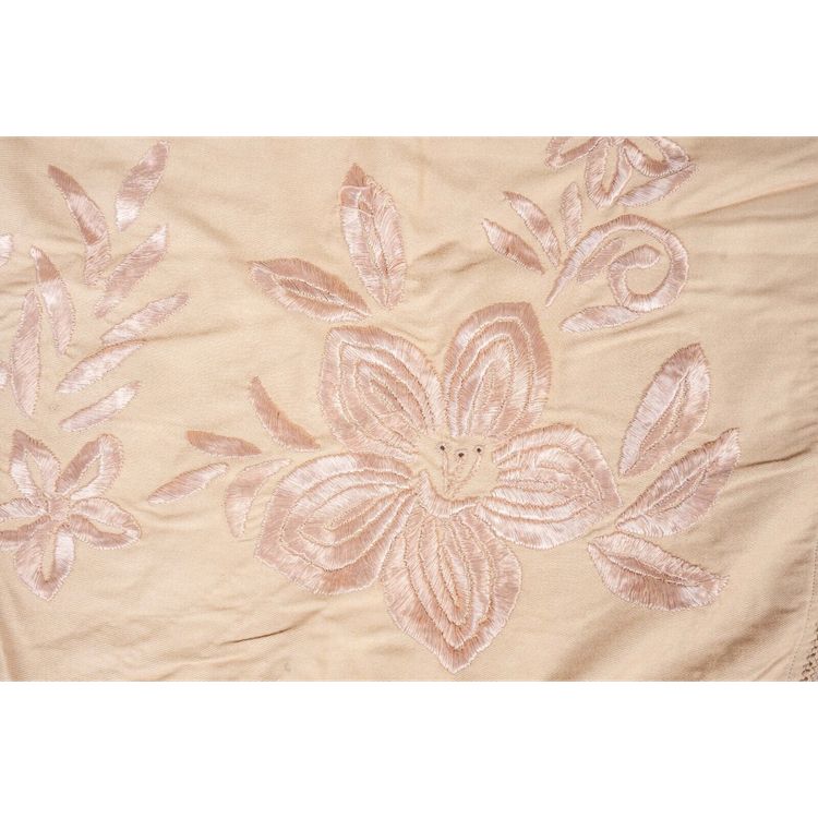 Nappe ou châle brodé XIXe décor floral et franges