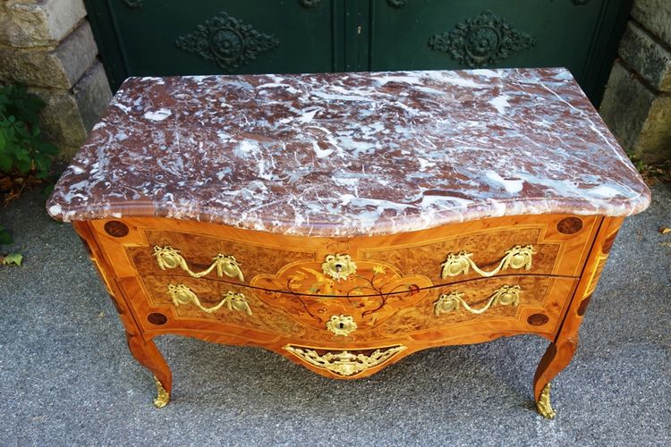 Commode sauteuse en marqueterie aux oiseaux, Grenoble