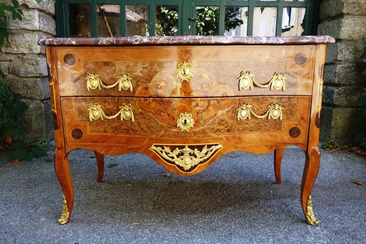 Commode sauteuse en marqueterie aux oiseaux, Grenoble