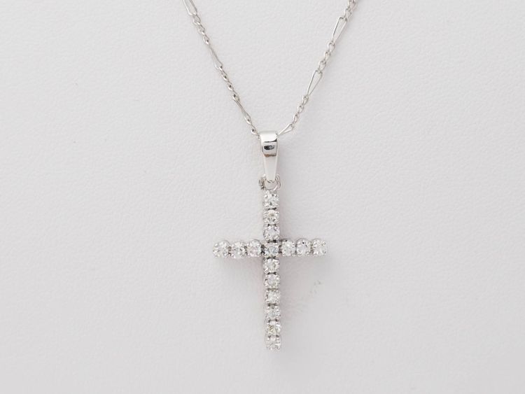 Collier pendentif croix en or blanc et diamants