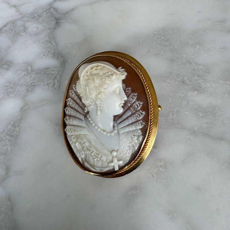 19th century cameo, profile of a woman, gold setting