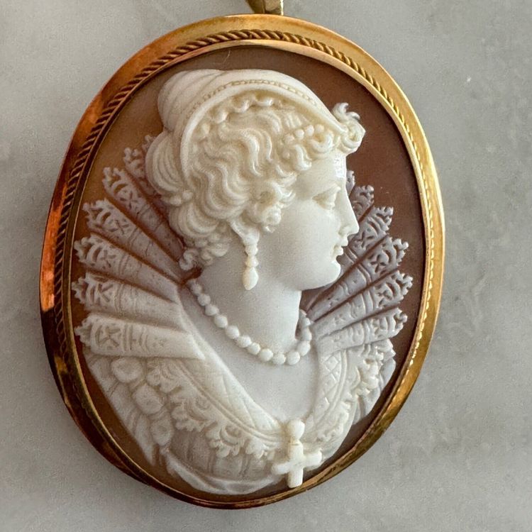 19th century cameo, profile of a woman, gold setting