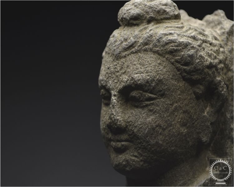 Antica regione del Gandhara, II-IV secolo d.C., testa di Buddha in scisto grigio