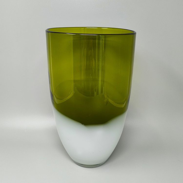 1970s Exquisited Handcrafted Green Vase by Michielotto in Murano Glass.