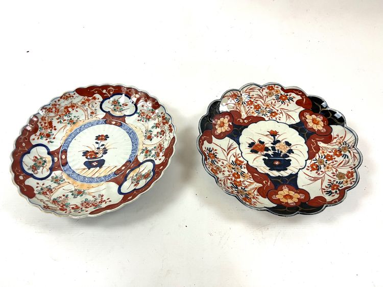 Paire de plats en porcelaine Imari, Japon, XIXe siècle