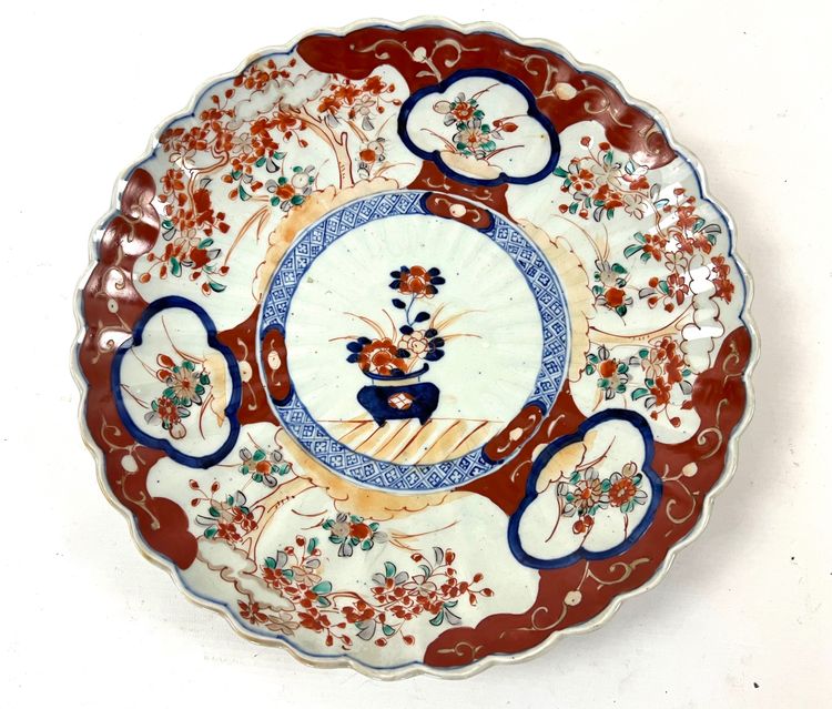 Paire de plats en porcelaine Imari, Japon, XIXe siècle